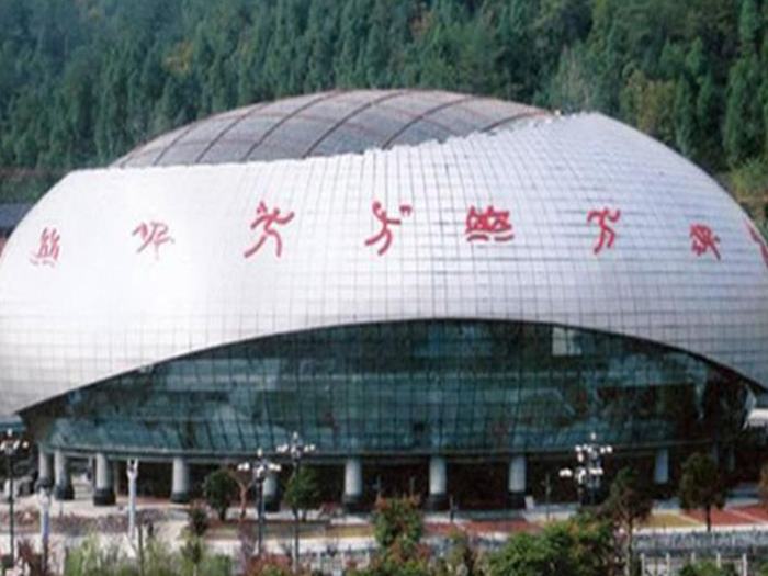 津南体育中心球形网架加工安装
